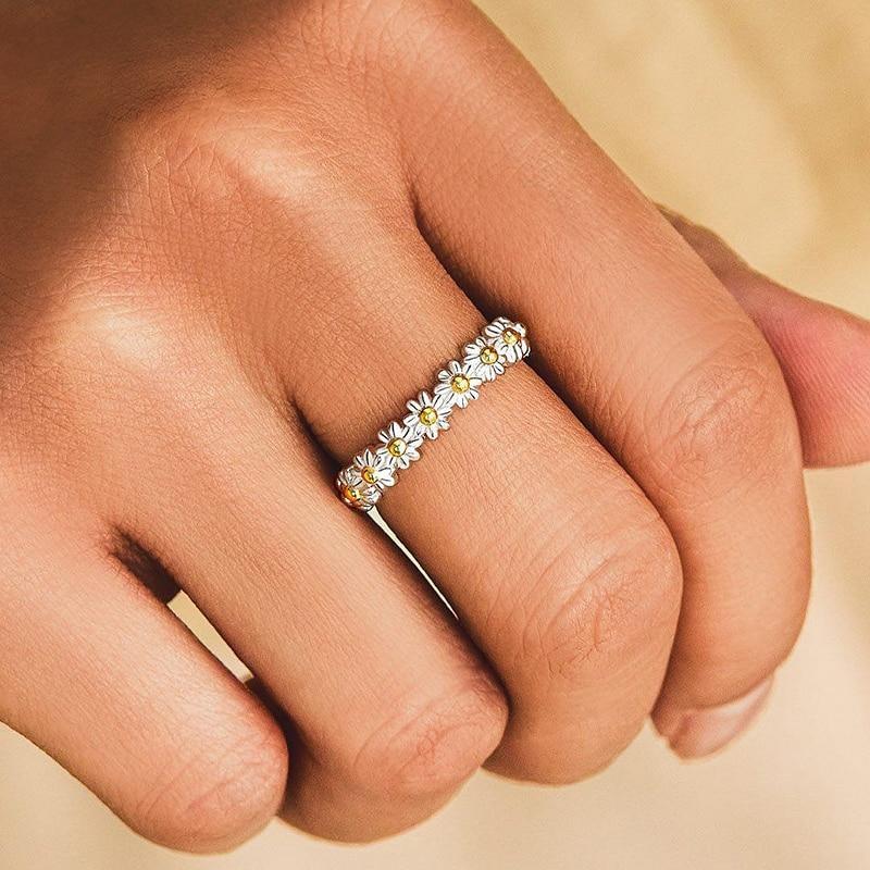 Adjustable Daisies Ring in Silver and Hand-Painted Enamel - Image 4