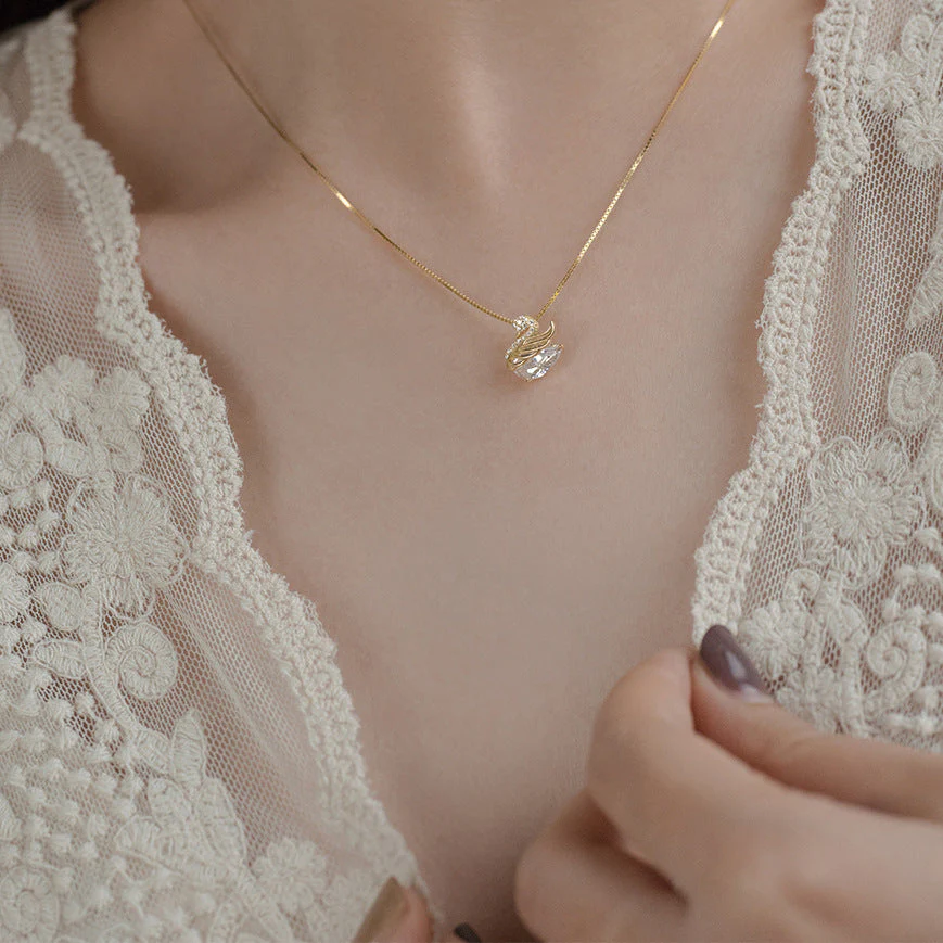 Crystal Swan Necklace - Image 3