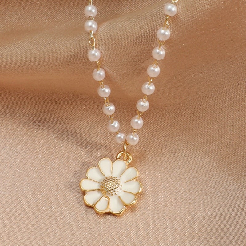 Daisy Necklace with Pearls - Image 2