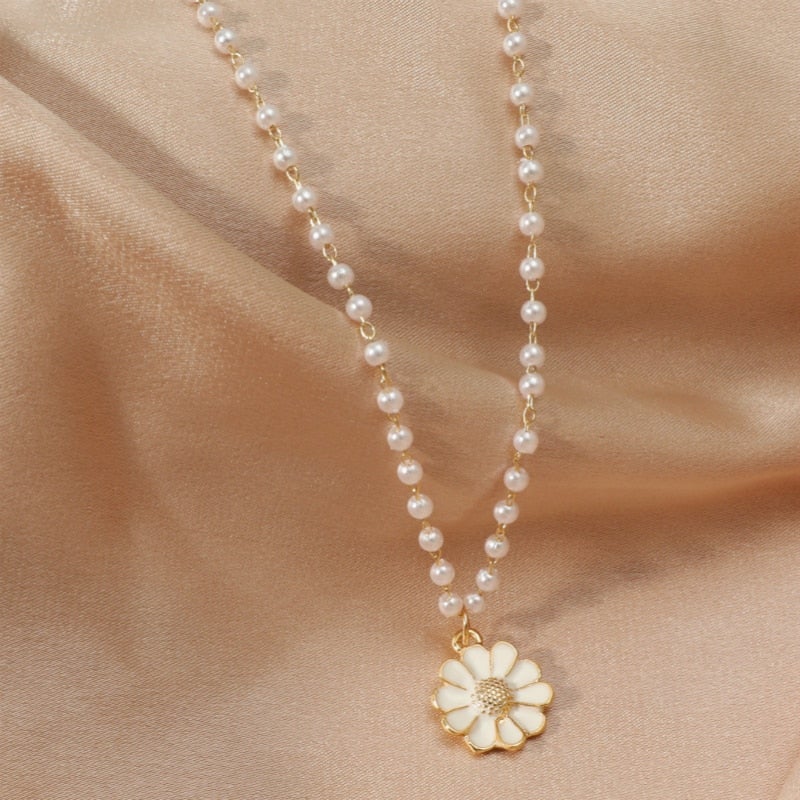 Daisy Necklace with Pearls - Image 3