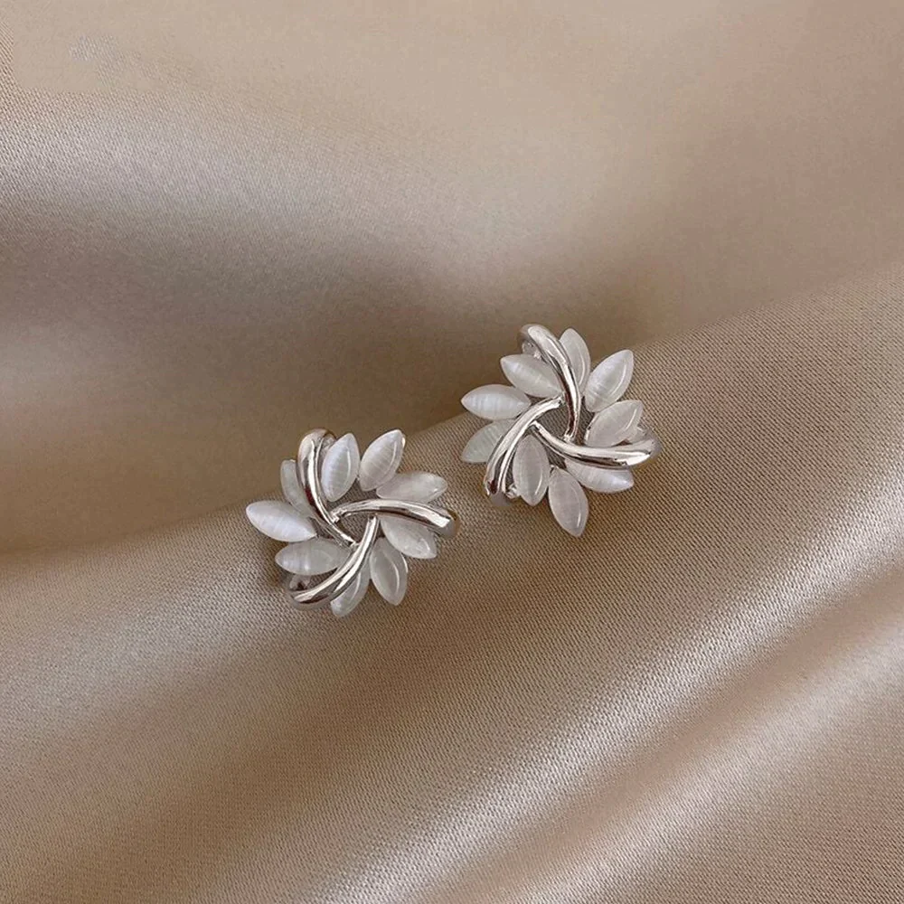Elegant Nut Earrings in Gold and Silver - Image 2