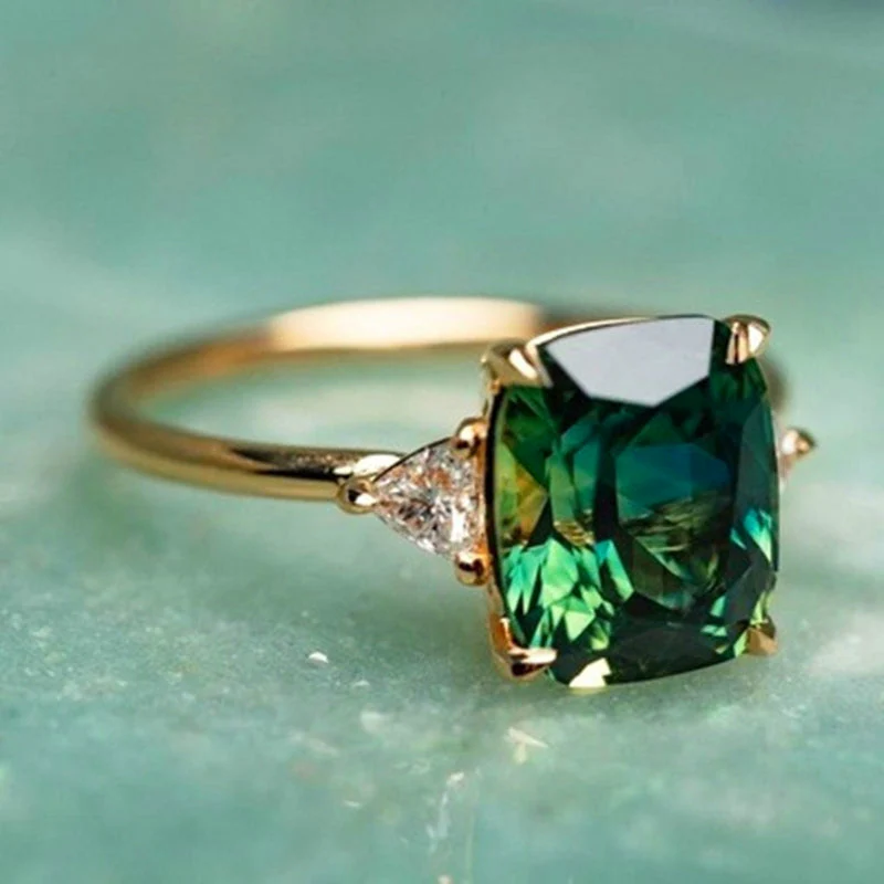 Elegant Square Emerald Vintage Ring - Image 2