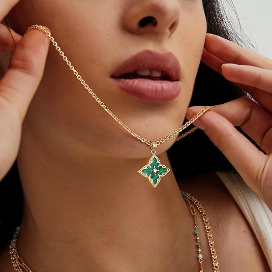 Emerald Clover Pendant Necklace | Gold - Image 4