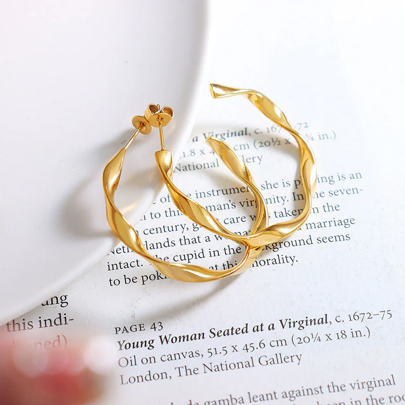 Iris Gold Earrings - Image 3
