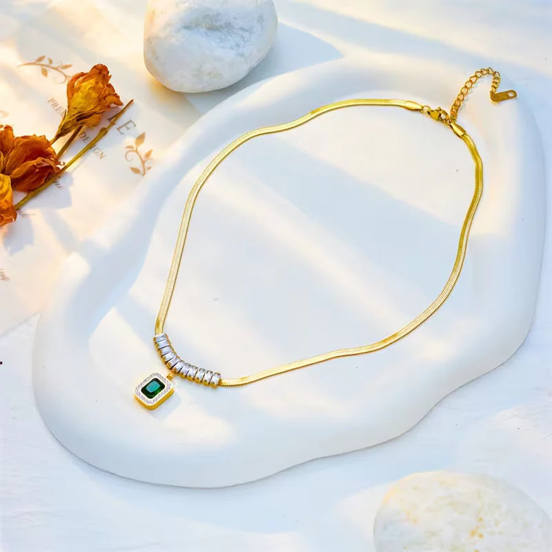 Regalia Prism Emerald Necklace | Gold - Image 2