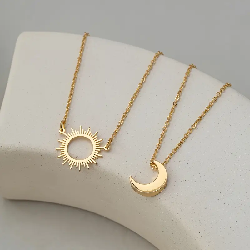 Set of 2 Sun and Moon Pendant Necklaces - Vintage and Minimalist Style - Image 4