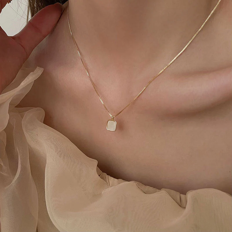 Sophie Gold Chain Pearl Necklace - Image 3