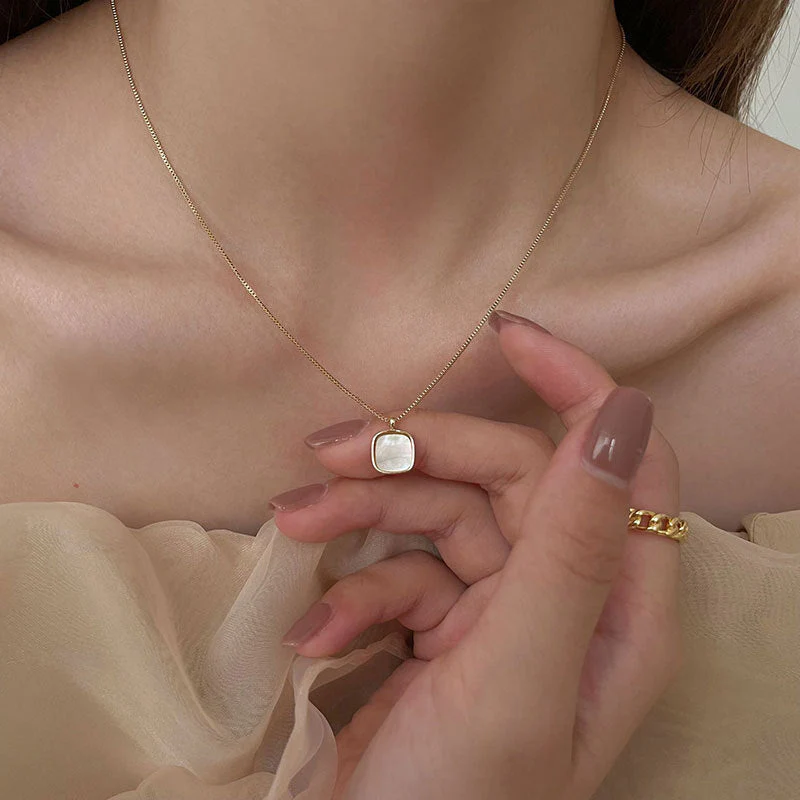 Sophie Gold Chain Pearl Necklace - Image 4