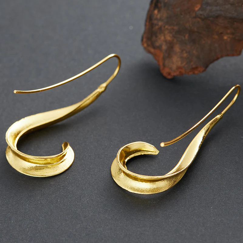 Vintage Gold Hanging Earrings - Image 5