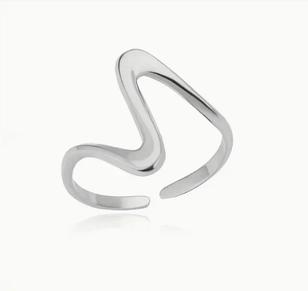 Wave Design 18K Gold Ring - Image 2